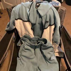 Nike tech: size small sweatshirt & pants